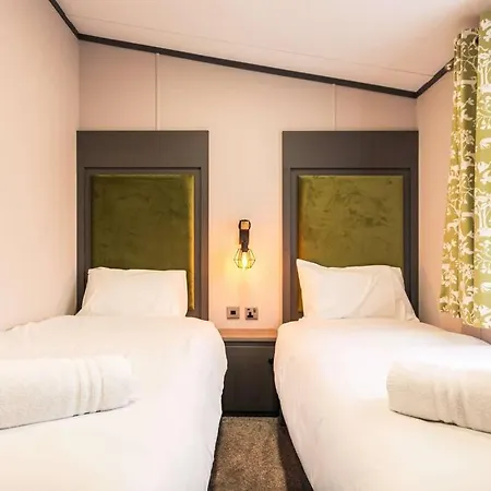 Fox With Hot Tub * York