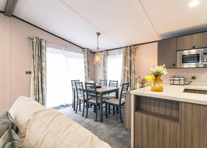 Fox With Hot Tub Holiday home