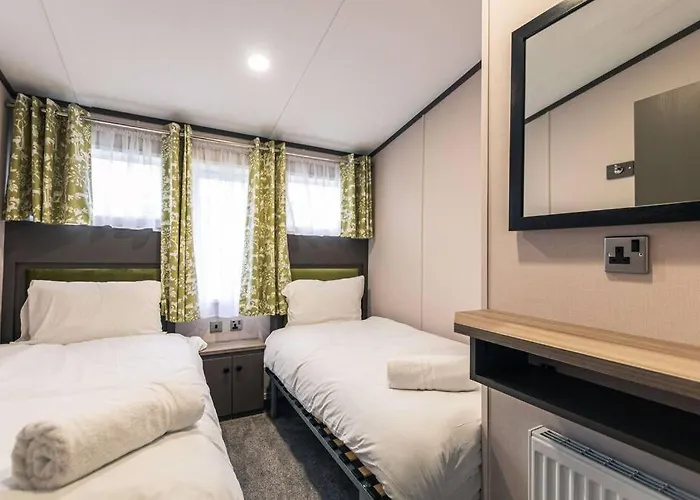 Fox With Hot Tub Holiday home *