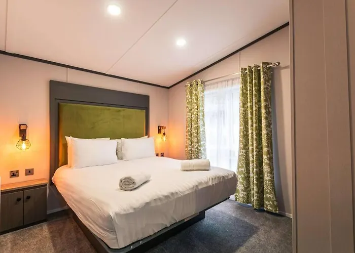 Fox With Hot Tub Holiday home York