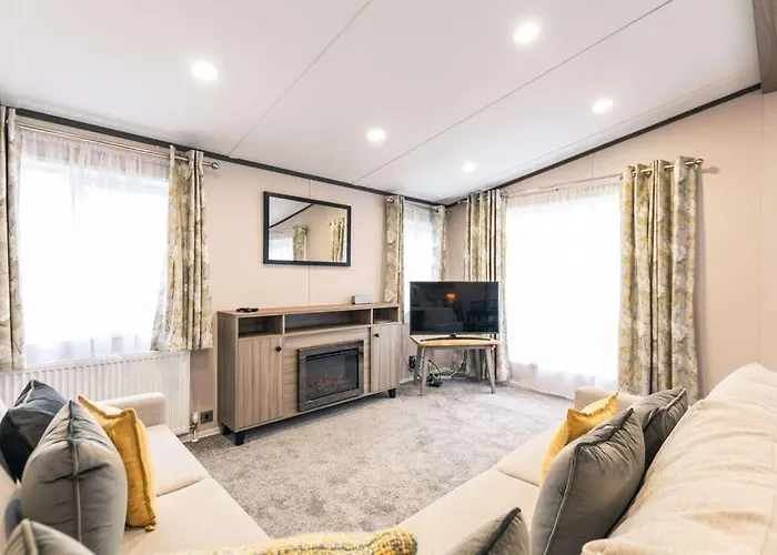 Fox With Hot Tub Holiday home