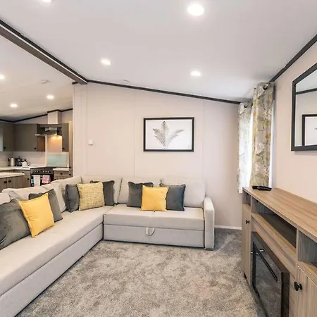 Dom wakacyjny Fox With Hot Tub *