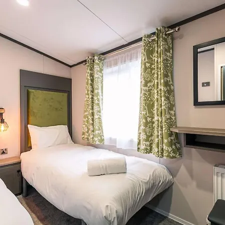 Dom wakacyjny Fox With Hot Tub York